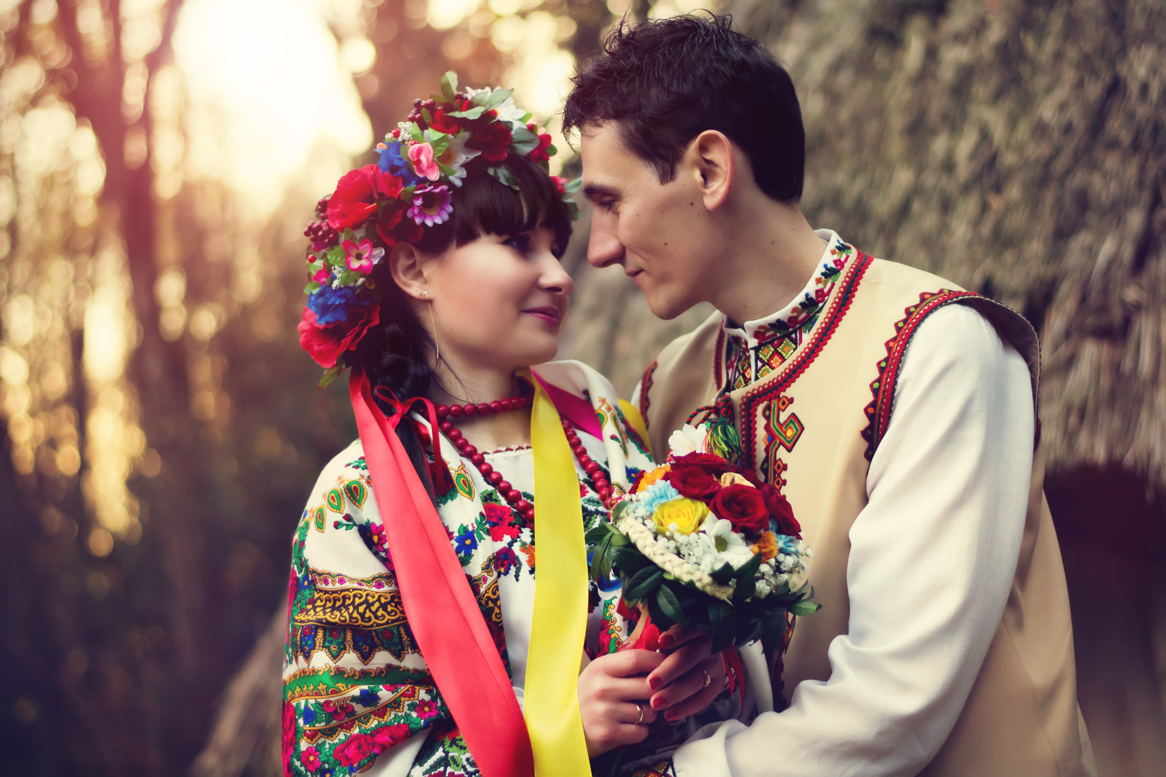 Каждый украинец. Фотосессия в украинском стиле. Украинский национальный костюм. Украинка в национальном костюме. Украинская пара в национальных костюмах.