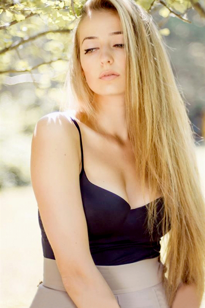 Irina 26 years old Ukraine Khmelnitsky (id: 250402)