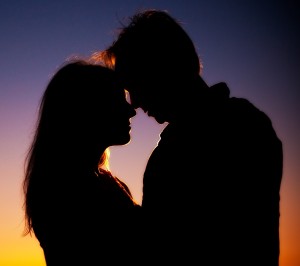 Lovers-couple-silhouette-sunset_3840x2160