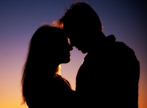 Lovers-couple-silhouette-sunset_3840x2160