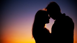 Lovers-couple-silhouette-sunset_3840x2160