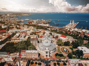 Theatre-in-old-town-of-Odesa-sea-port-weiv.simbiothy.depositphotos-1536x1152