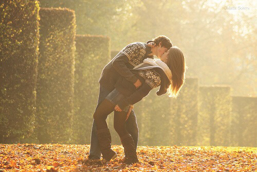 autumn-charm-couple-kiss-Favim.com-1911212