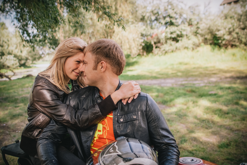 love-story-portrait-with-bike--motorcycle-ls_0004