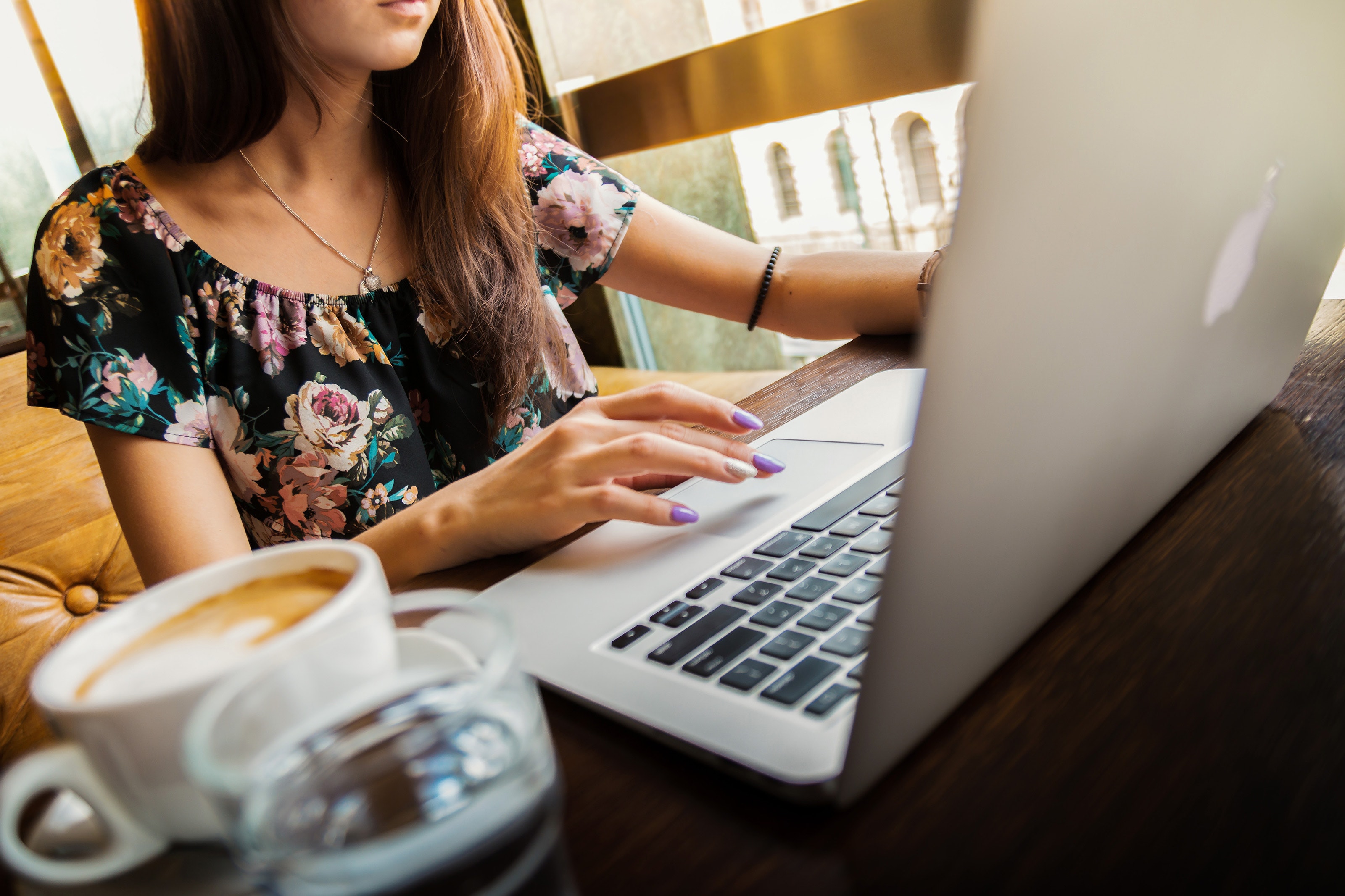 woman-coffee-cup-144230